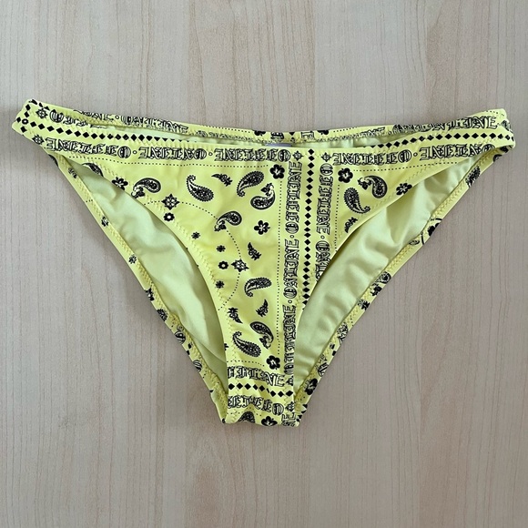 NWT Yellow bandana print Bikini Bottom size small - Picture 2 of 5